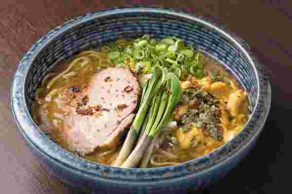 ニンニクやスクランブルエッグなどがのった味噌ラーメンを提供「いちりゅうあん」