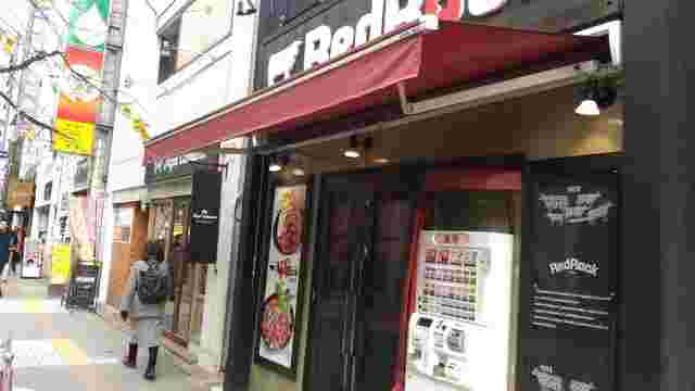 店舗の前の道路