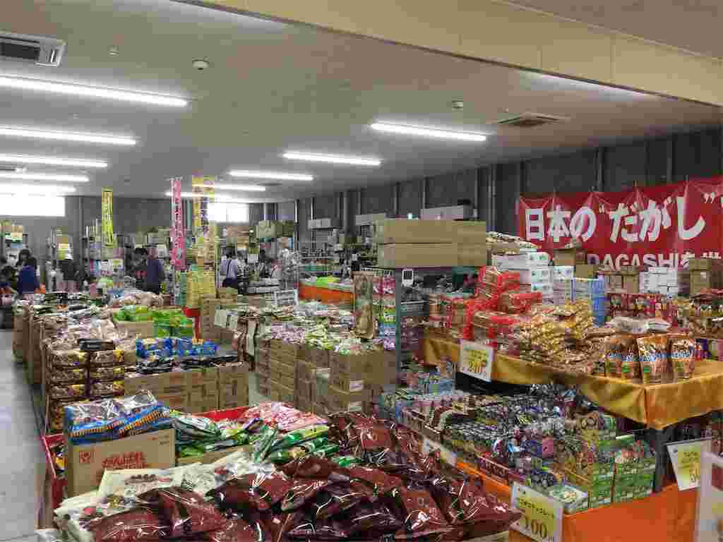 もったいない広場に陳列されたお菓子
