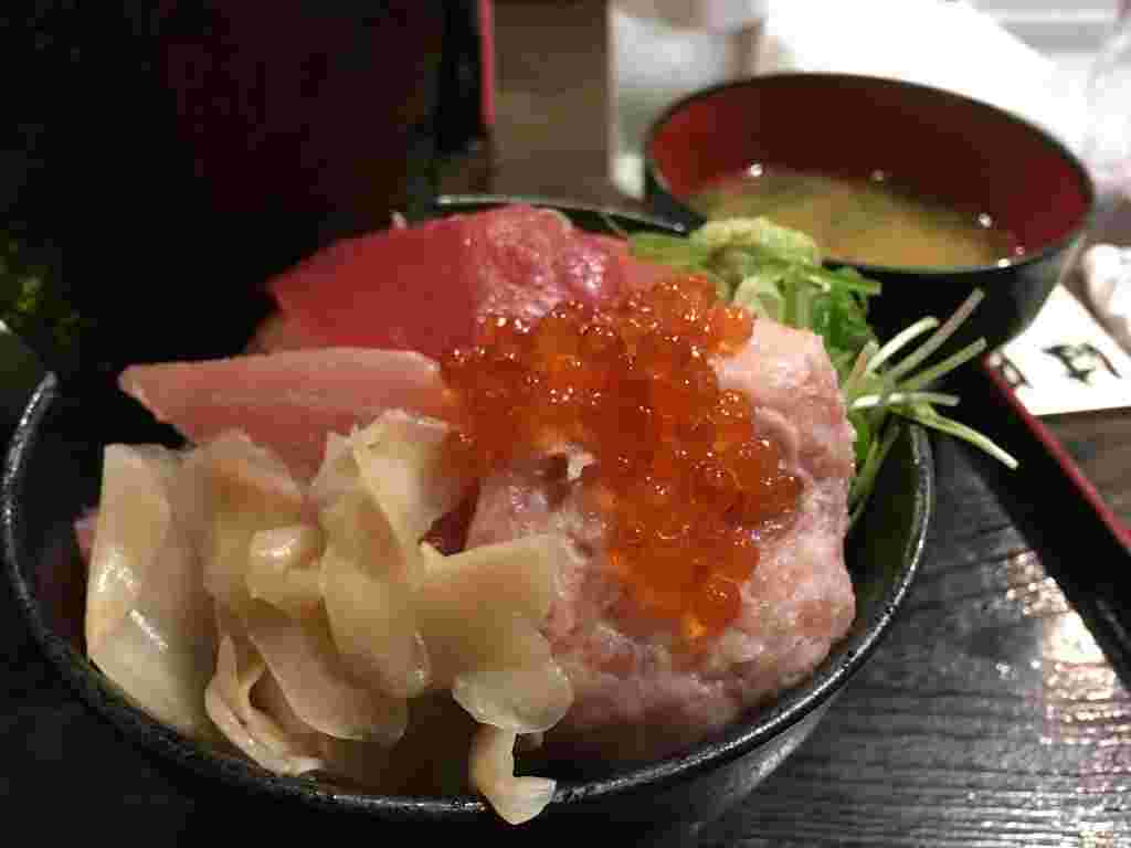 鮪たたきのドカ盛り