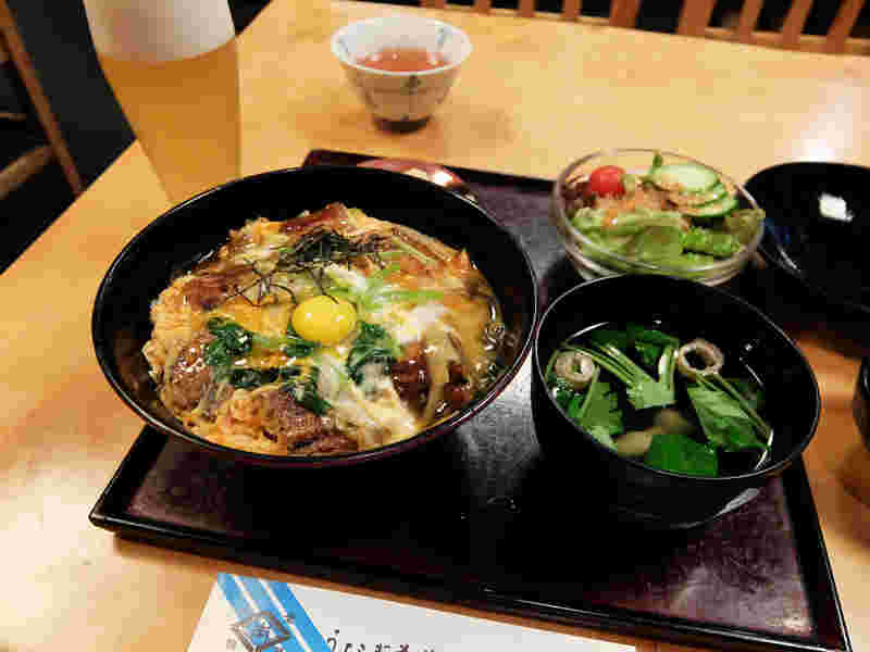 ランチメニュー：鰻玉丼