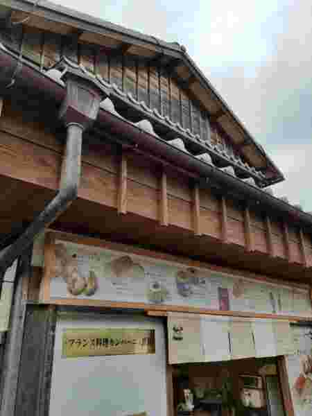 店の外観