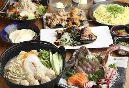 鳥福の名物料理水炊きなど
