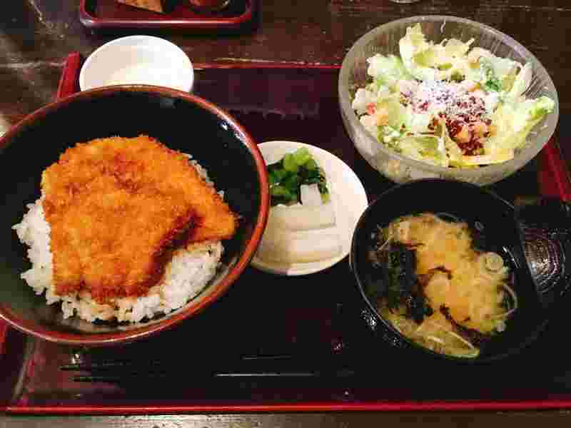 政家新潟駅南店の定食