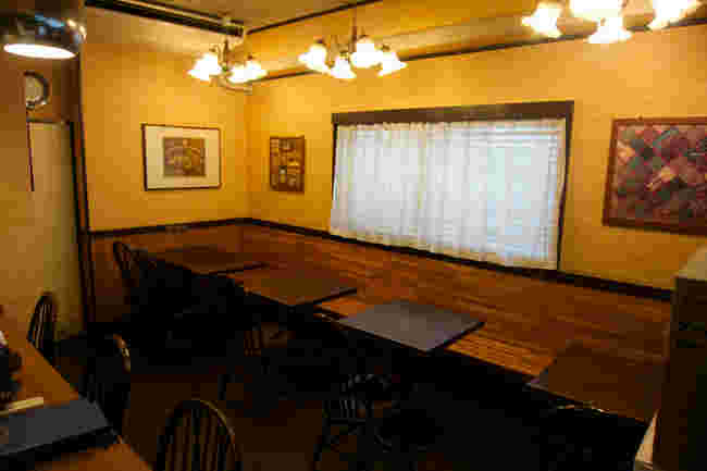カレー専門店トマトの内観