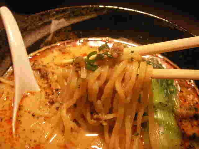 人気の担々麺