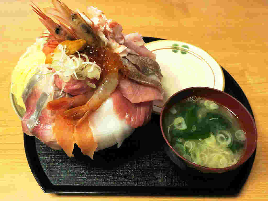 おさかな亭の海鮮丼
