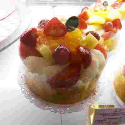 フルーツたっぷりのケーキ