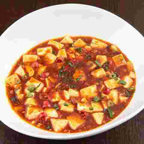 麻婆豆腐「赤」。どこか懐かしい昔ながらの麻婆豆腐