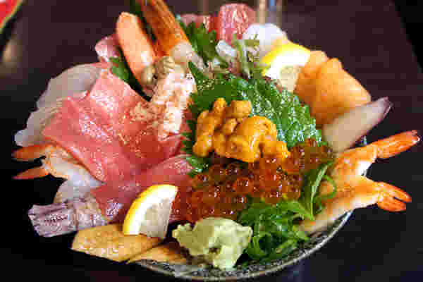 新鮮な海鮮丼
