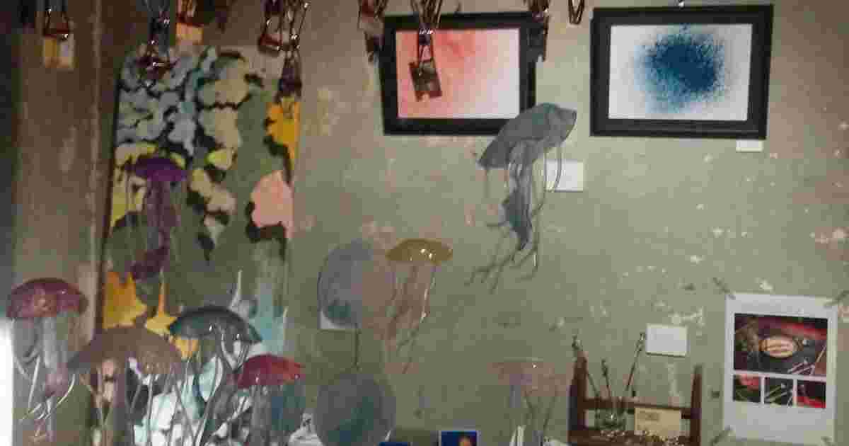 岡山のクリエイターが創作した作品が展示されている店内