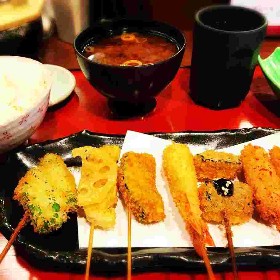 串揚げとご飯のセット