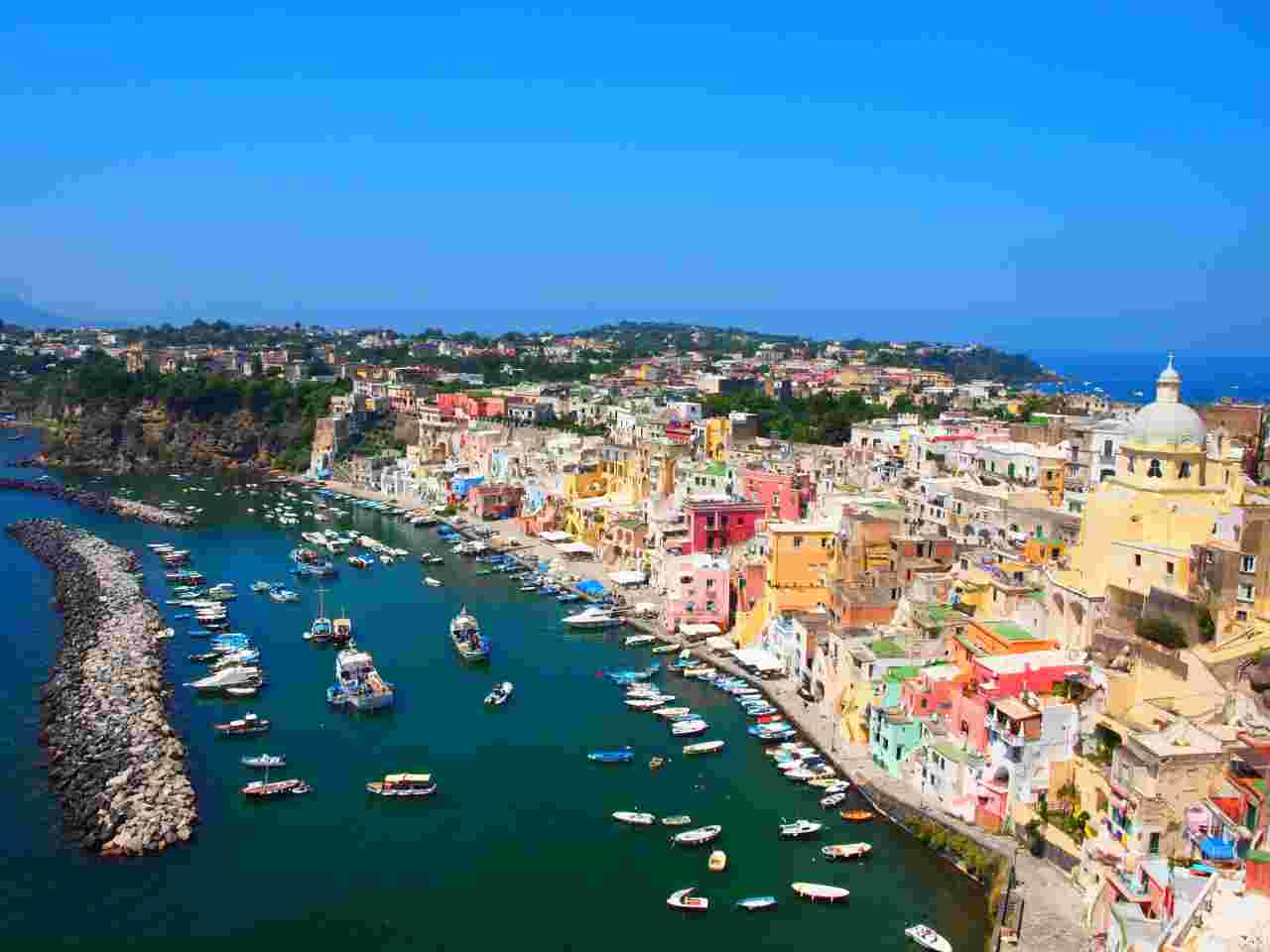 イタリアのナポリの港