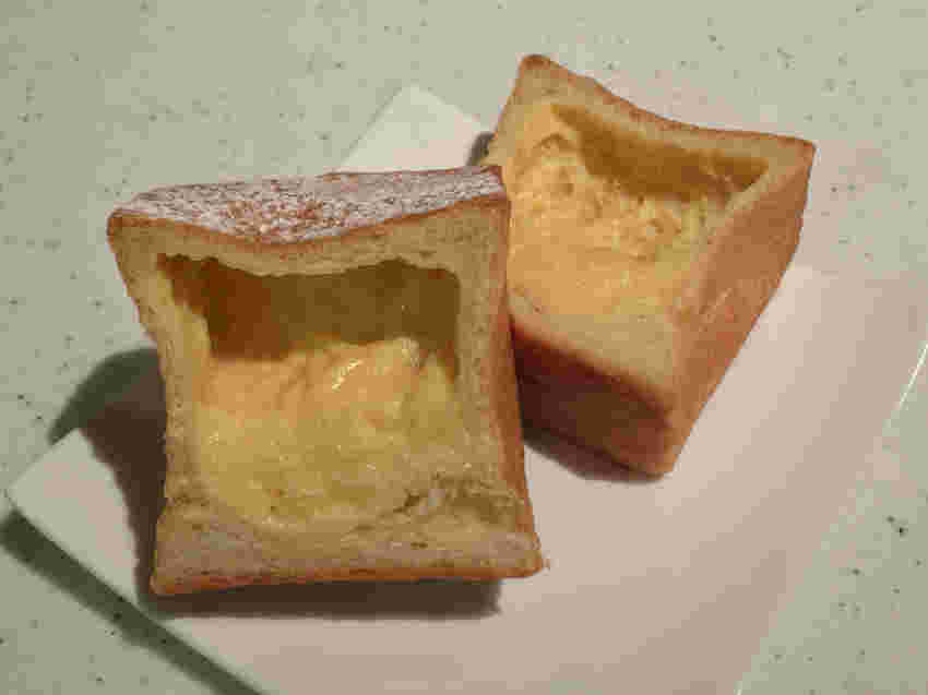 四角いクリームパン