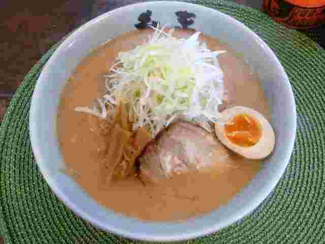 まろやかな味わいの味噌ラーメンを提供する「糸末」