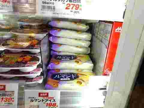 スーパーのルマンドアイス