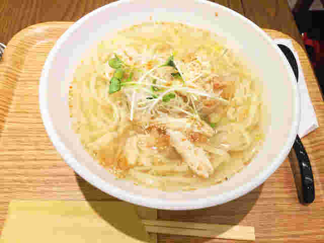 鶏湯麺