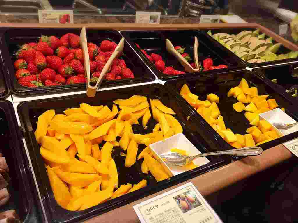 フルーツ食べ放題