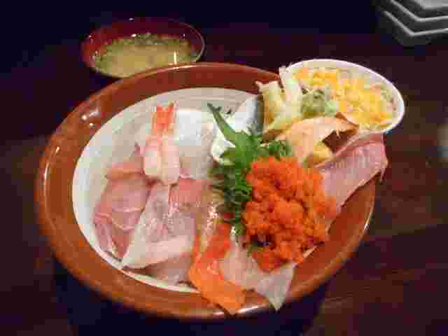ひろしですの海鮮丼