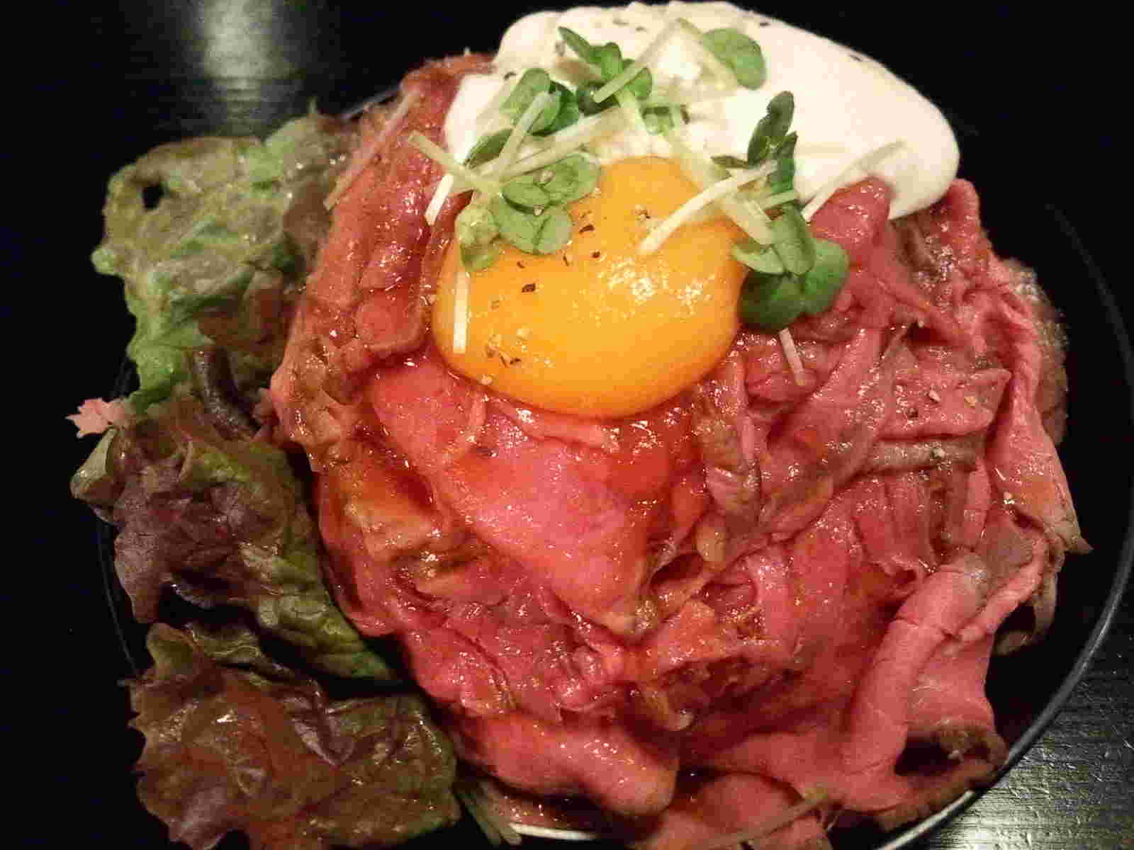 レッドロック神戸本店のローストビーフ丼