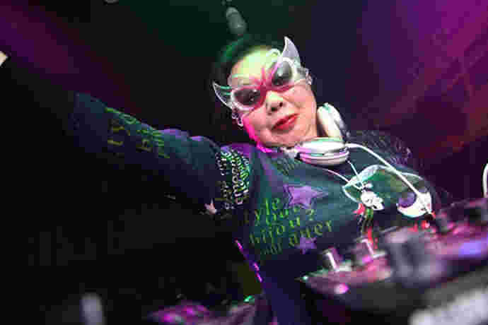 世界最高齢DJに認定された岩室純子さんの画像