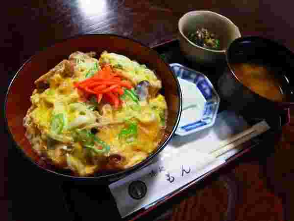 隠れた宮城人気グルメ・油麩丼