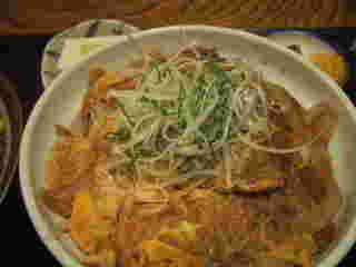 勇㐂（ゆうき）食堂の凍みっぱなし丼