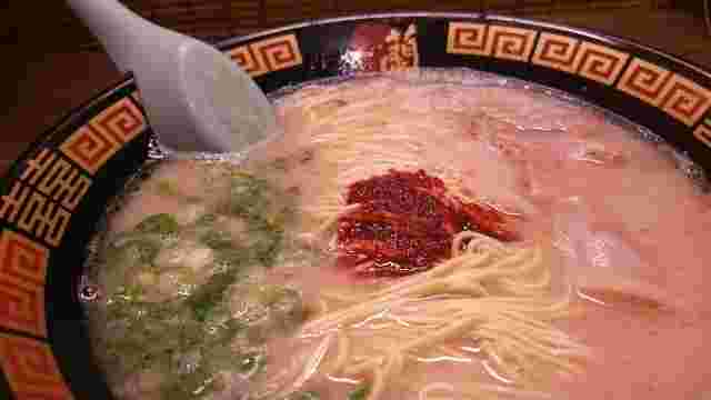 とんこつラーメンの真ん中の秘伝のタレ