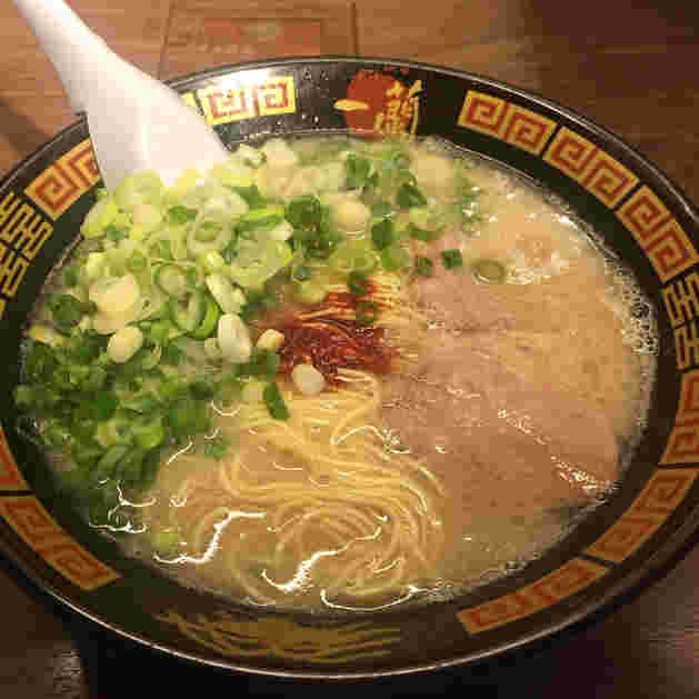 追加ねぎをのせたとんこつラーメン