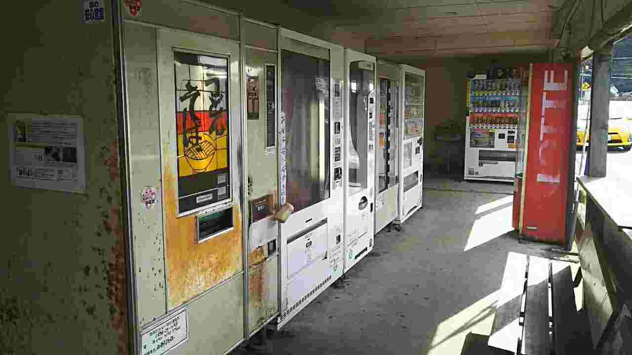 自動販売機オアシスのうどん自販機