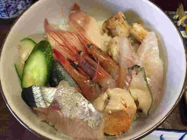 海の幸の詰まった海鮮丼