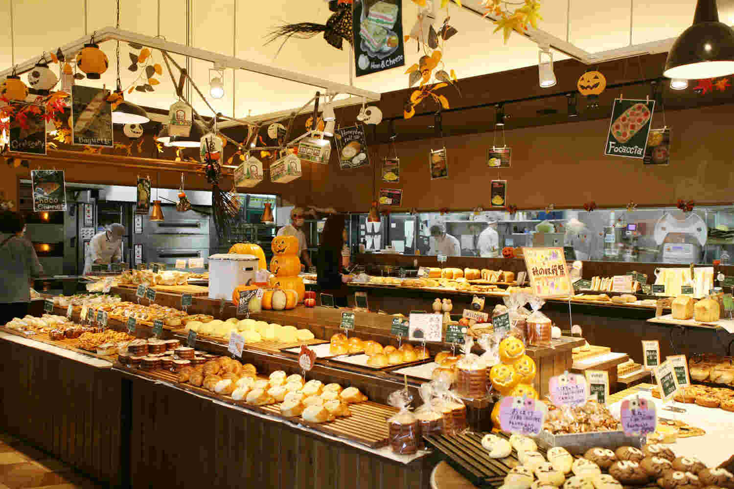 石釜パン工房サフラン店内