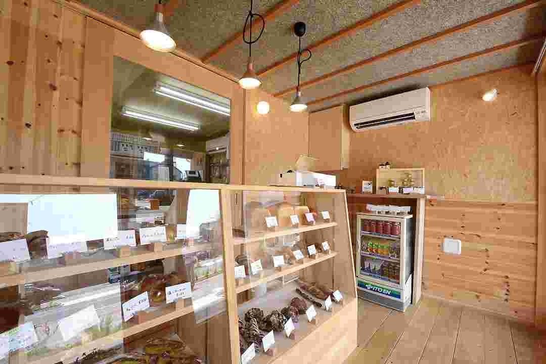 みなと街ベーカリー店内