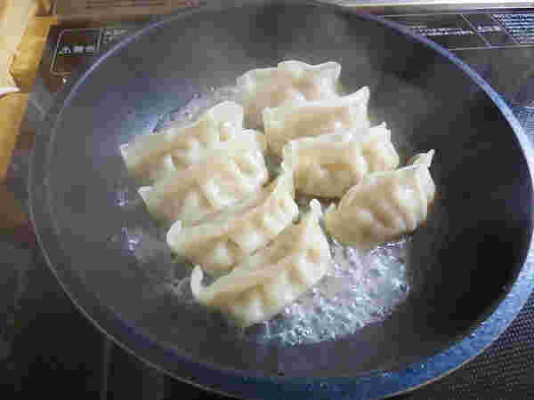 羽根つき餃子の作り方