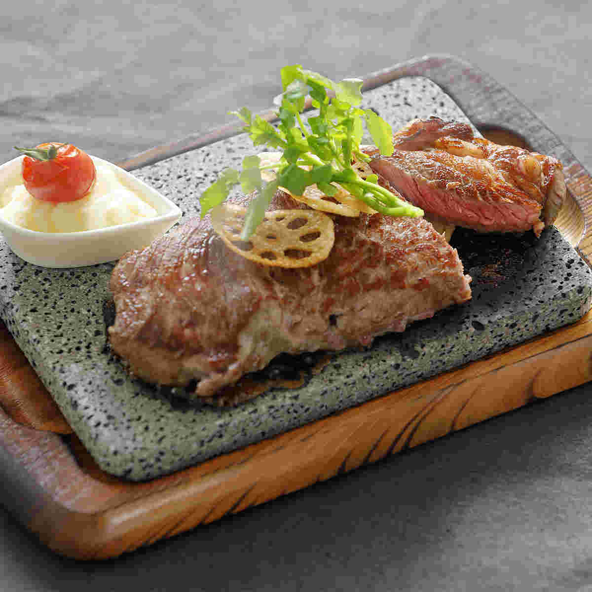 ｢proton+DINING｣のステーキ画像