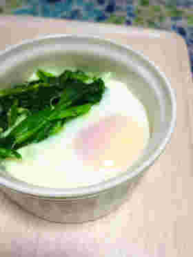 ほうれん草と卵でつくるココット