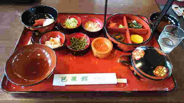 駅前芭蕉館