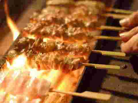 焼き鳥を焼くところ