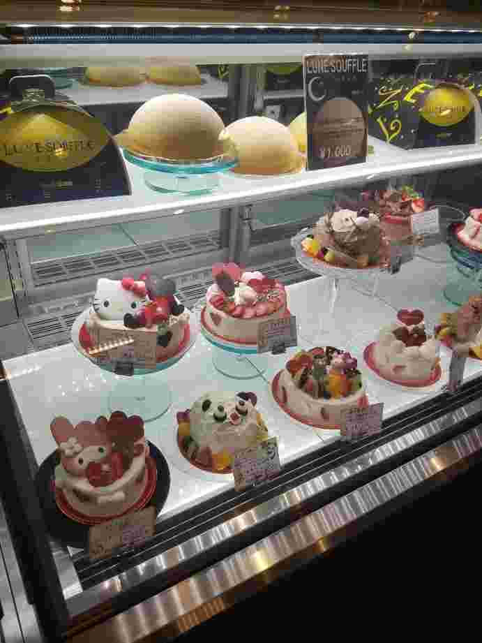 ショーケースのケーキ