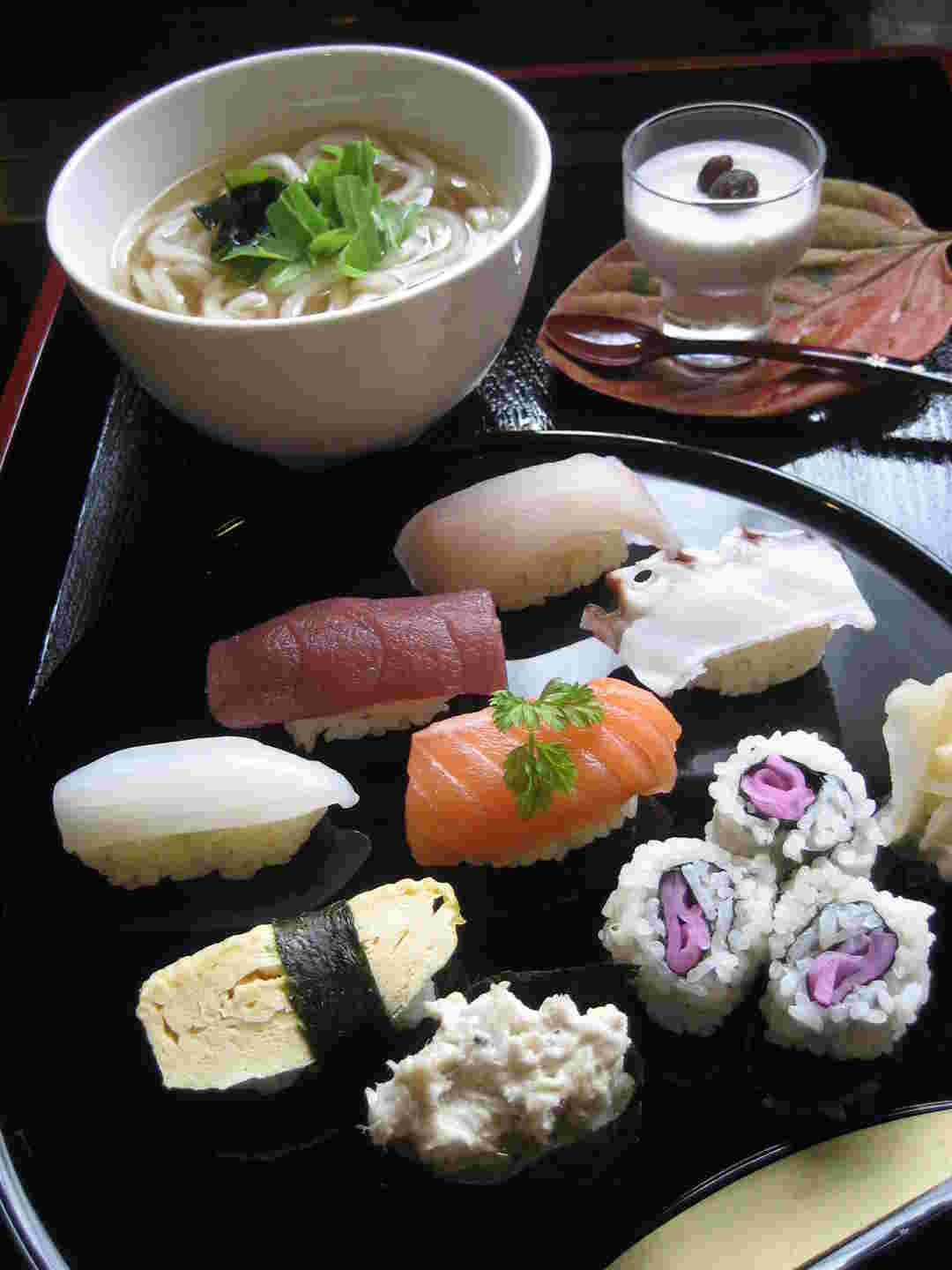 ｢四季彩 鮨楽｣の握りうどんランチの画像