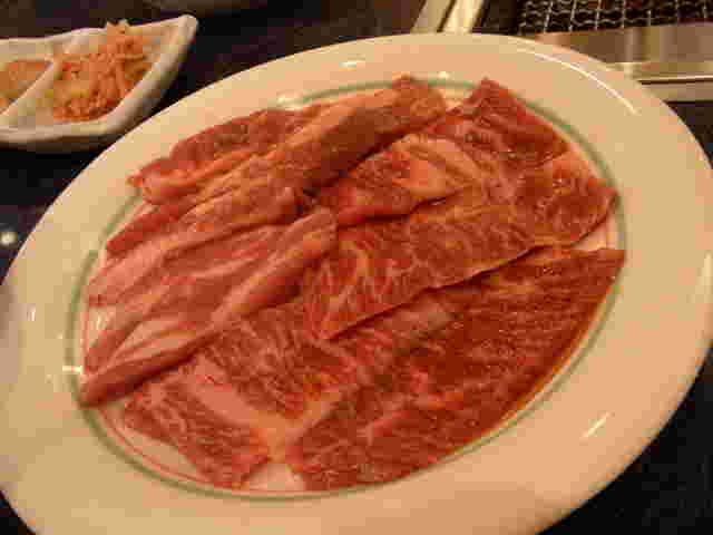 お肉の乗ったお皿