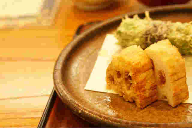 天仁のレンコンなどの野菜天ぷら