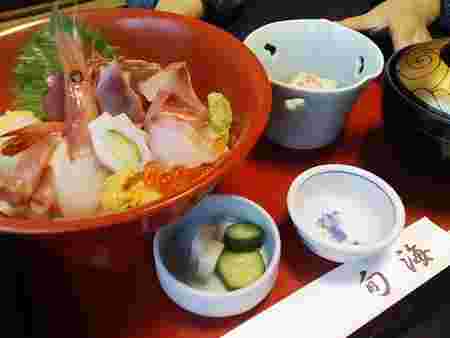 「かきと海鮮料理　旬海」の海鮮丼