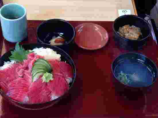 お魚プロジェクトの鉄火丼