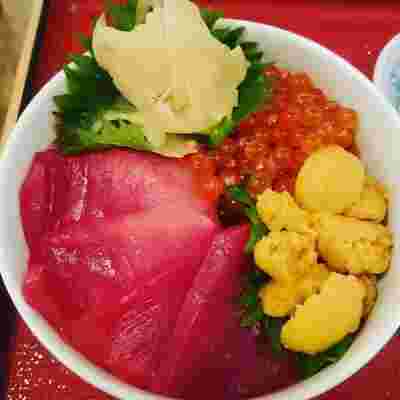 「塩釜あがらいん」の海鮮丼