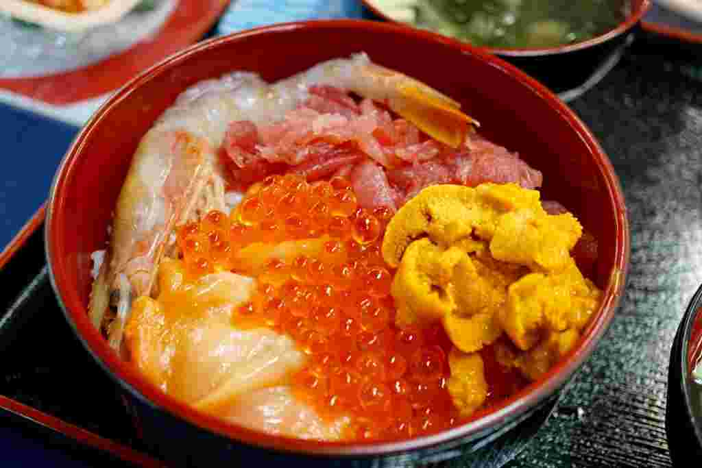 リーズナブルな海鮮丼