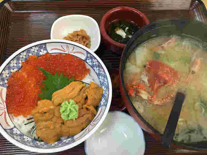 いくらとうにの二色丼定食