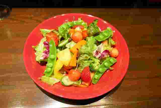 新鮮な野菜のサラダ