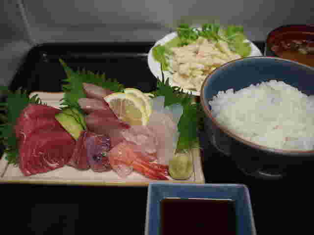 誠食堂の刺身定食