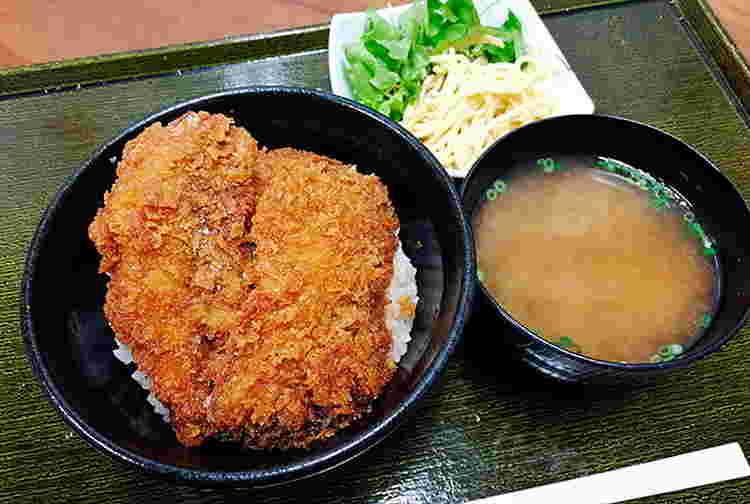 誠食堂のぶりカツ